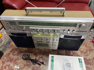 Buy Toshiba RT-S90 BomBeat adres FM/AM Stereo Radio Cassette