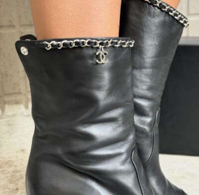 Beautiful Authentic Chanel Black Leather CC Logo Chain Boots Size