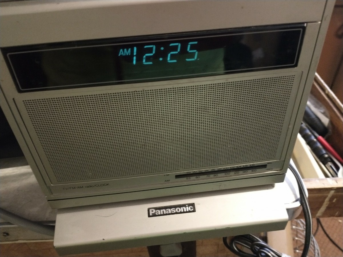 1982 PANASONIC BISIDER AM/FM DIGITAL CLOCK RADIO WITH B&W TV