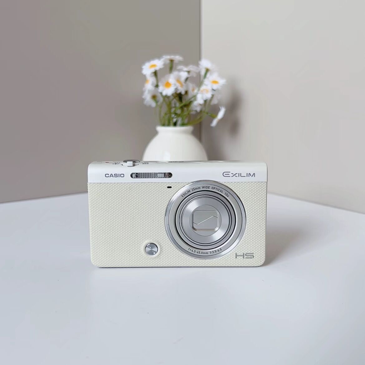 Casio HIGH SPEED EXILIM ZR50 digital camera W/10x Zoom Lens White