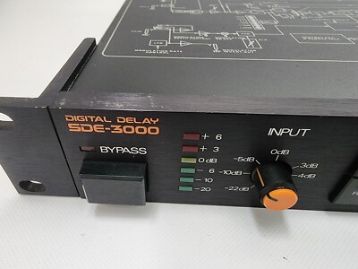 Roland SDE-3000 Digital Delay Effects Rack Unit Digital Delay