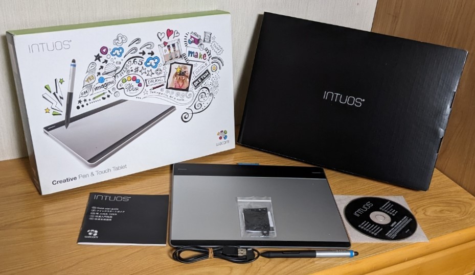 Wacom CTH-680 Intuos Medium Creative Pen & Touch Tablet with Box