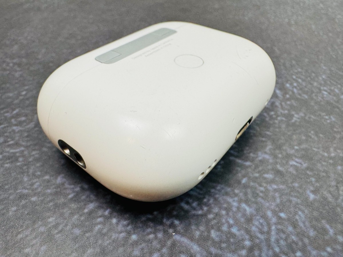 Apple Airpods Pro 2nd Gen lightning Wireless Charging Case A2700