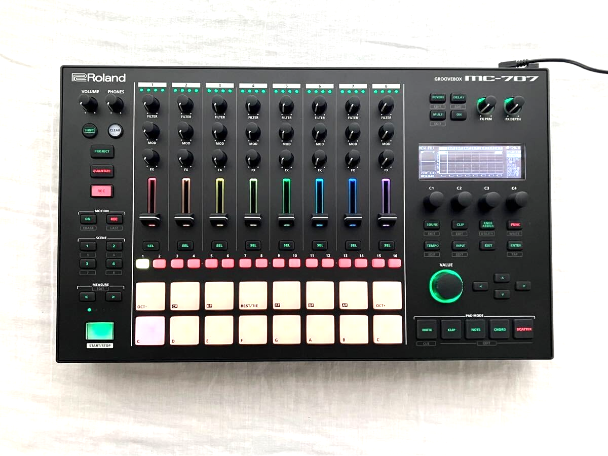Roland MC-707 GROOVEBOX AIRA Sampler Sequencer 8 tracks | eBay