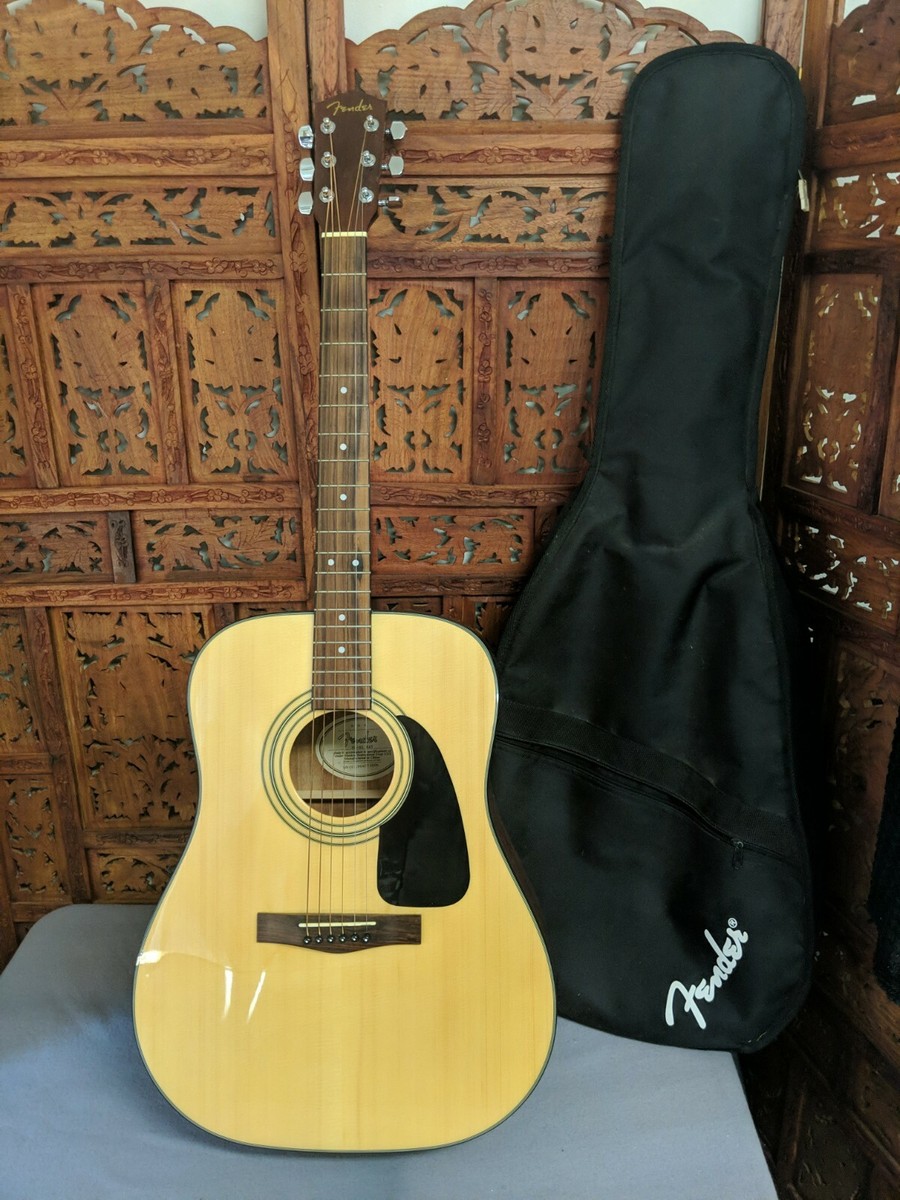 Fender Classic Design DG-8S NAT Dreadnought Acoustic Guitar & Case