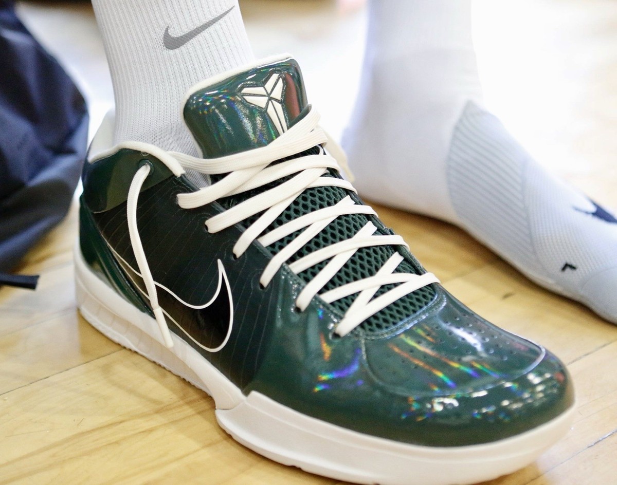 Undefeated x Nike Kobe 4 Protro PE “Milwaukee Bucks Giannis