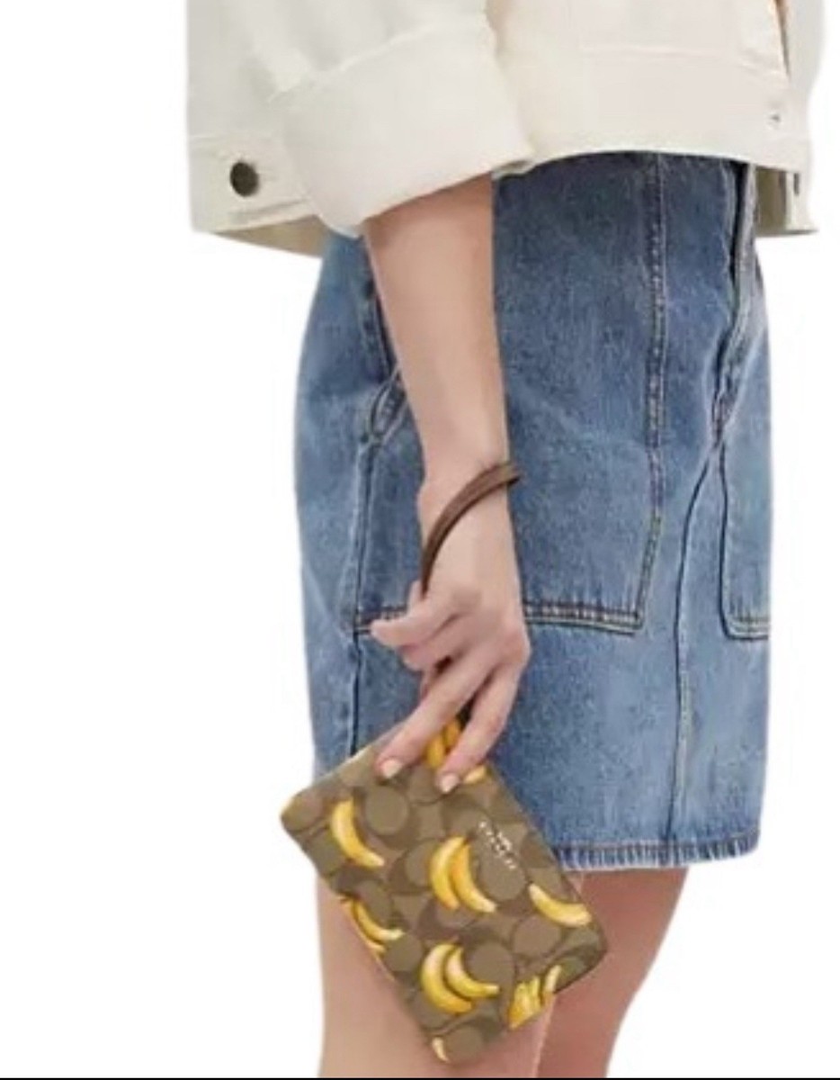COACH CR820 SIGNATURE BANANA PRINT CORNER ZIP WALLET/WRISTLET NWT