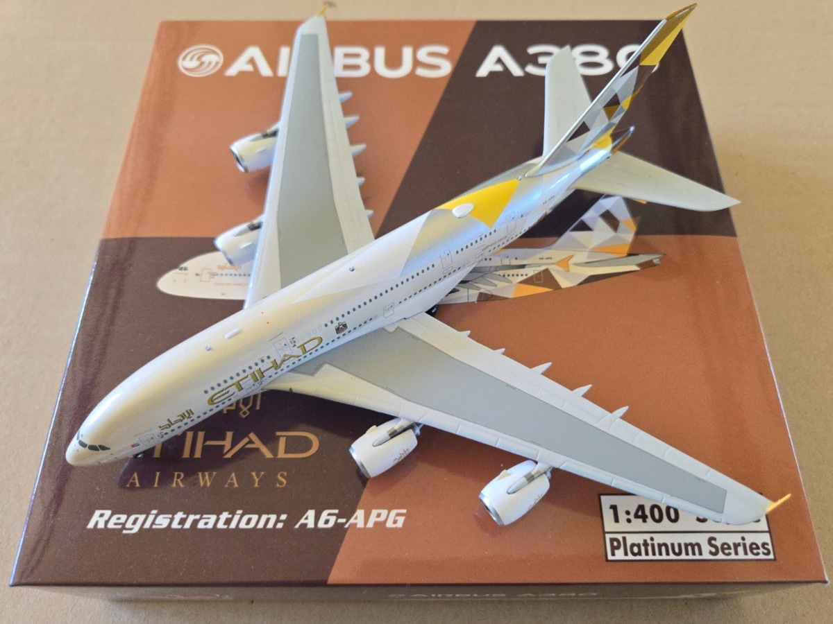 1:400 Phoenix Airbus A380-800 Etihad Airways A6-APG Year of Giving