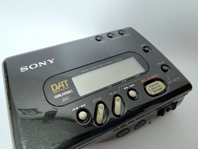 Sony TCD-D8 WALKMAN Portable DAT Recorder Digital Audio Tape