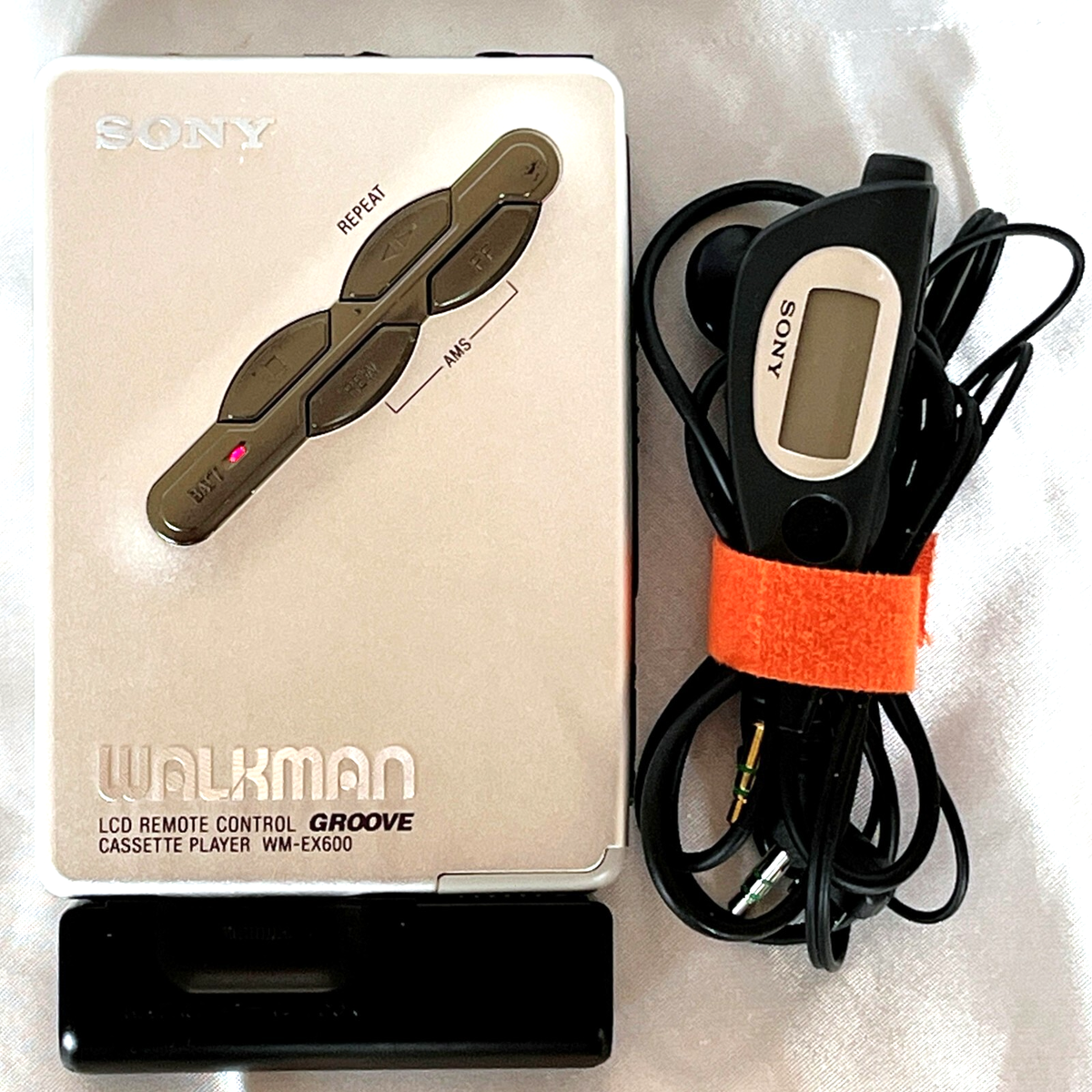 SONY WM-EX600 2000 w/Accessories Walkman Cassette Player From