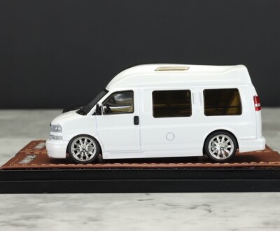 CR GOC 1:64 White GMC Savana Cutaway Van MPV RV Model Diecast