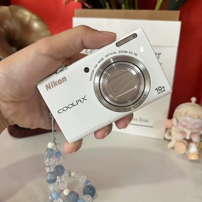 Nikon COOLPIX S6200 16.0MP Digital Camera 10x Zoom Red / Black