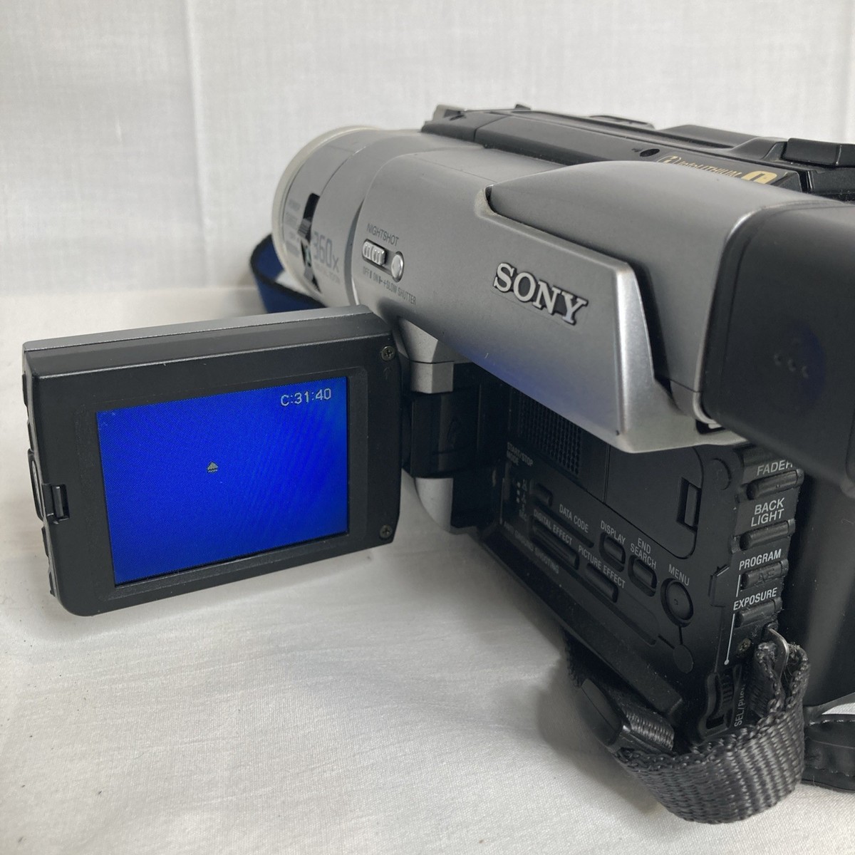 SONY DCR - TRV 103 Digital 8 Handycam Video Camera Camcorder