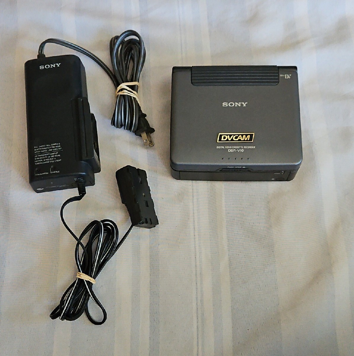 SONY DSR-V10 MINI DV VIDEO WALKMAN TV VCR MONITOR FOR PARTS/repair