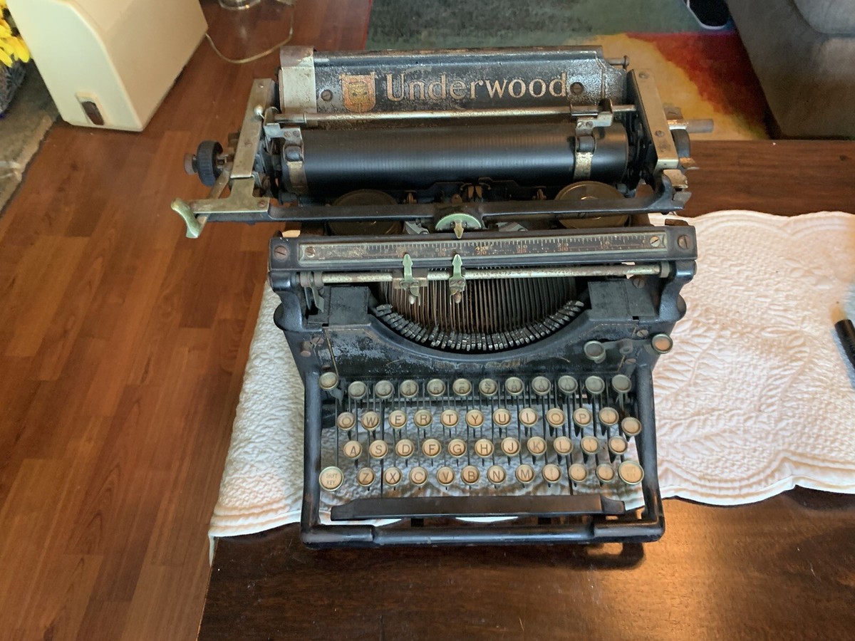 Vintage 1917 Underwood Standard Typewriter No. 5 Deco Hemingway