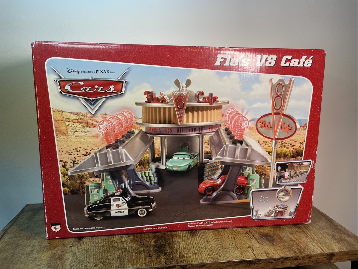 FLO'S V8 CAFE PLAYSET Original Desert 2006 Disney Pixar Cars