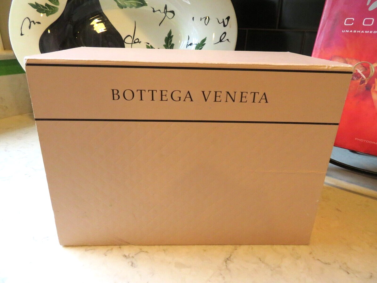 White-Bottega Veneta Magnetic Gift Box- 11