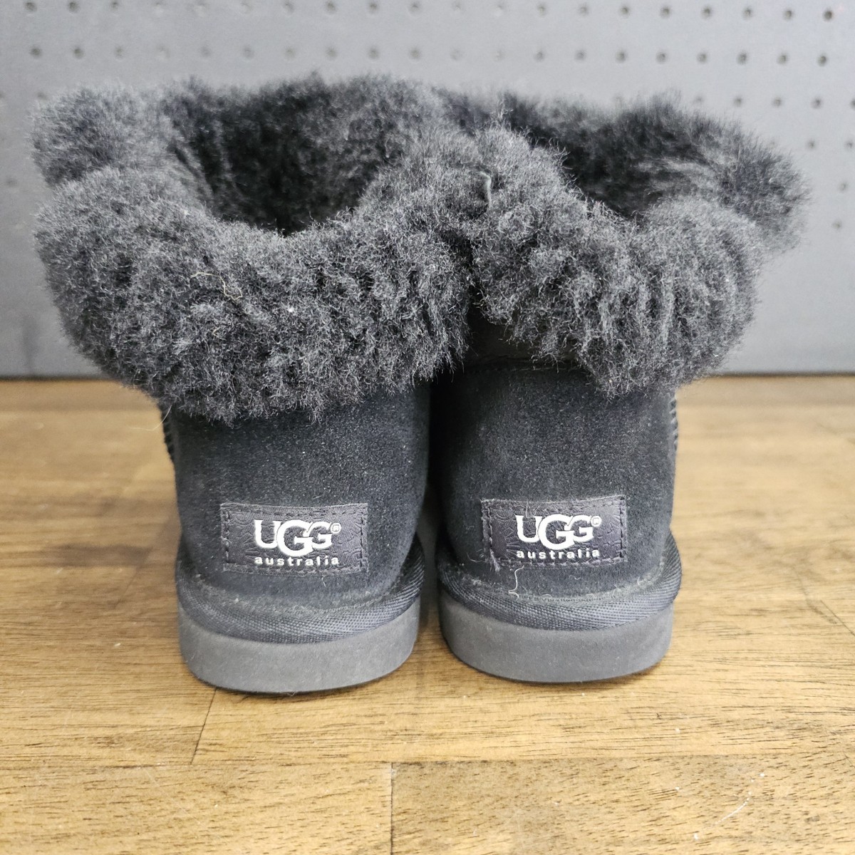 UGG Mini Bailey Button II Boots Womens US 6 Black Short 3352
