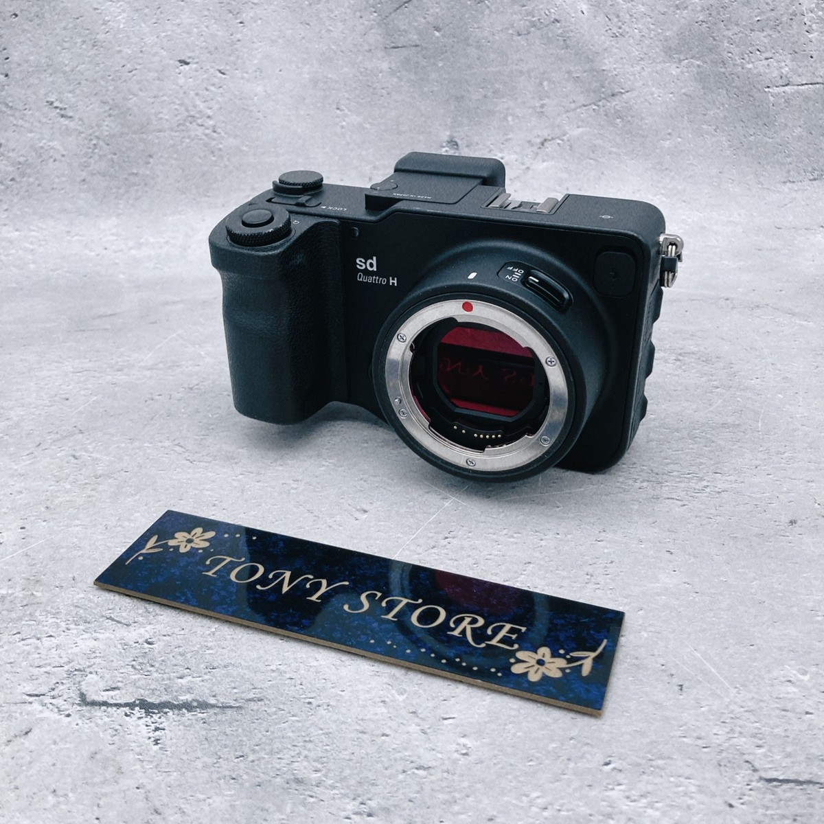 Sigma SD Quattro H 45MP Mirrorless Interchangeable Lens Digital