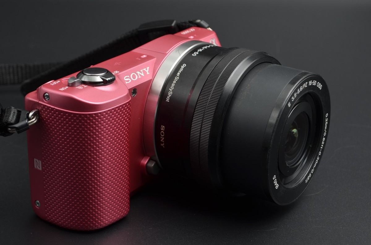 Sony Alpha A5000 1,466 Shots 20.1MP Digital Camera Pink Kit w/ 16