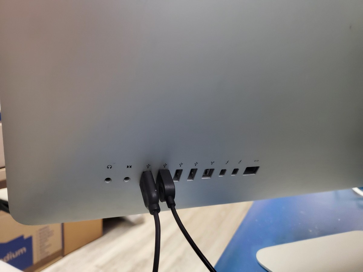 Apple iMac 27-Inch Mid 2011 2.7 GHz Intel Core i5 1TB HDD, 12GB