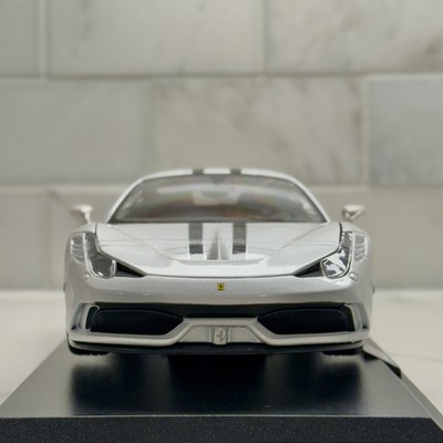 Maisto Ferrari 458 Speciale Pearl White 1/18 Scale Diecast Model