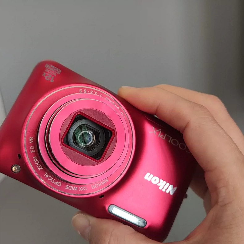 Nikon CoolPix S6600 16MP 12X Optical Zoom Flip Out Screen Compact