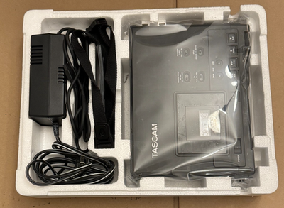 TASCAM ポータブルDATレコーダー DA-P1 ケース付 動作未確認 TASCAM