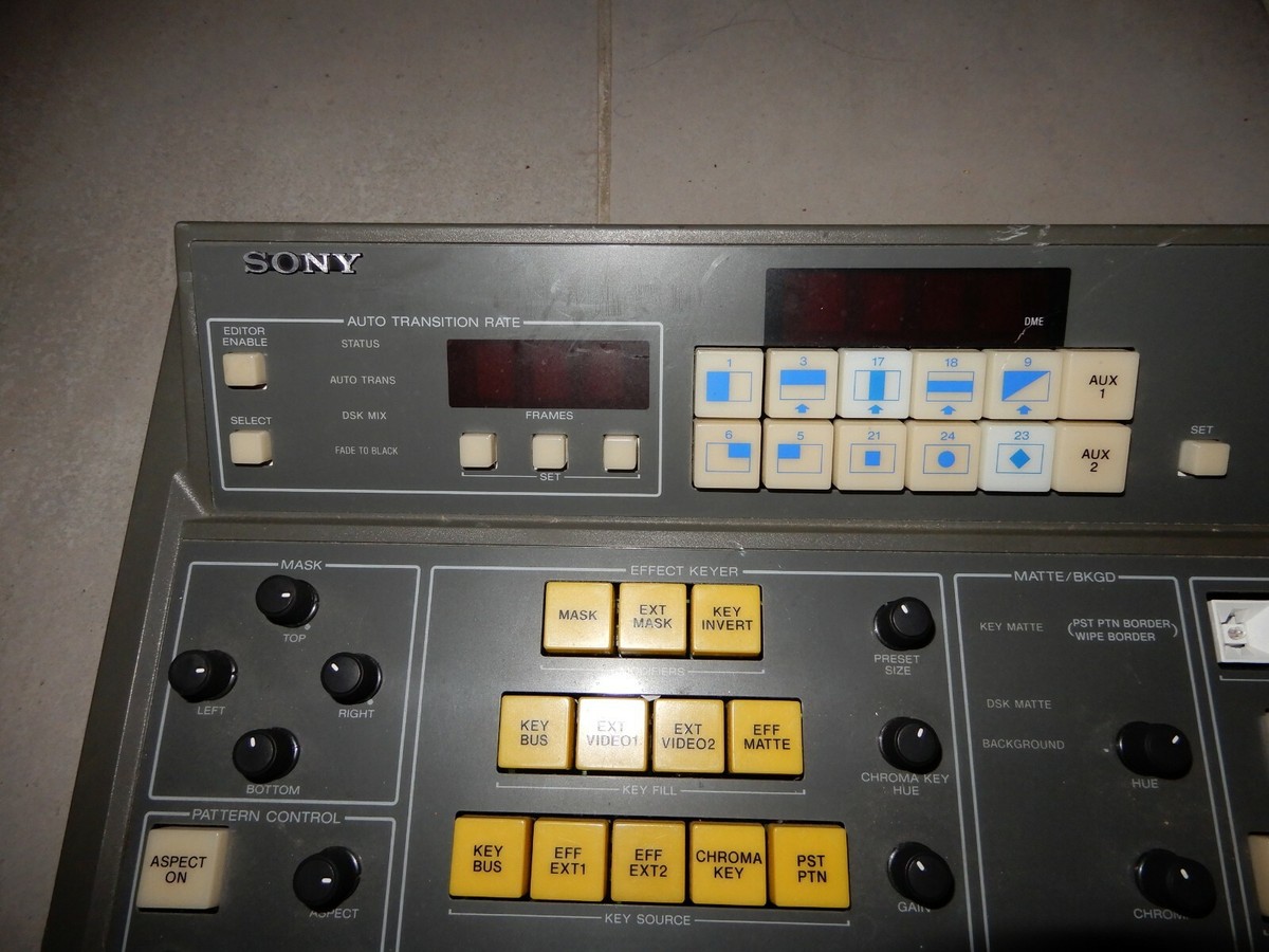 ソニー放送用スイッチャ—BVS-3100中古品の出品です。 ソニー放送用
