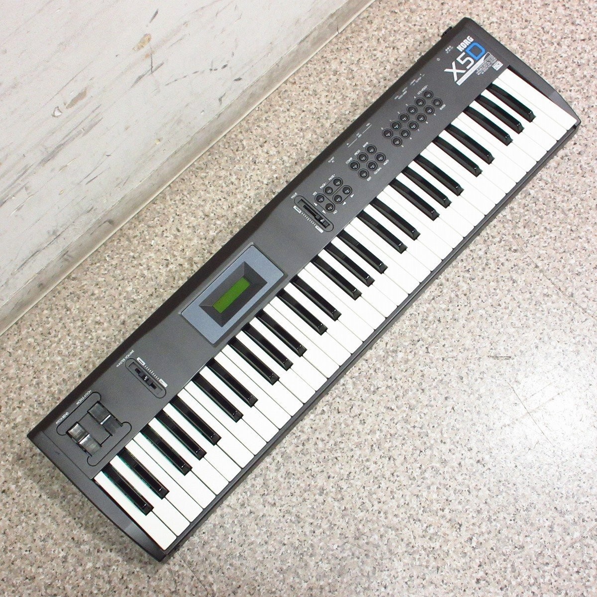 Korg X5D 61-Key Digital Synthesizer 1995 Compact w/ AC Adapter
