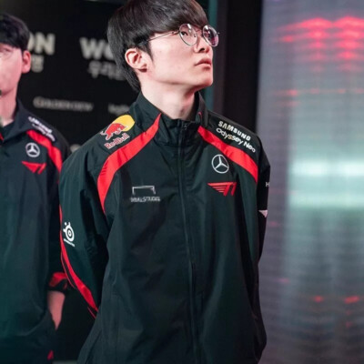 2022 T1 UNIFORM FAKER選手のジャージ 黒/赤 2022 T1 UNIFORM FAKER