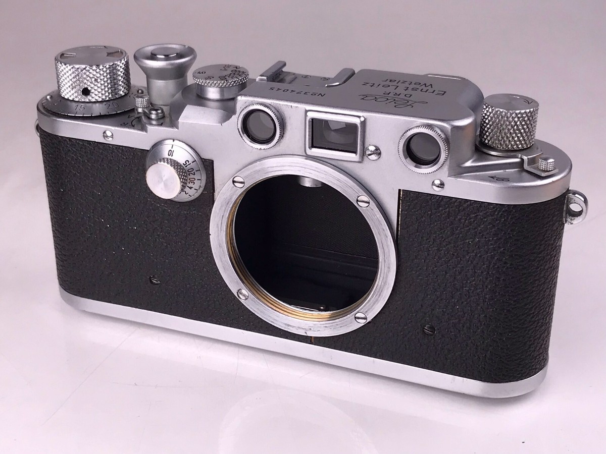 Leitz Leica III Vintage 1941 35mm Film Camera w/ Accessories