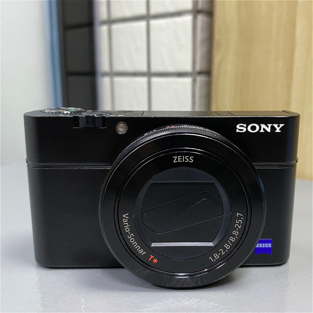 Sony DSC-RX100 III RX100M3 20.1 MP Flip Screen WiFi Digital Camera