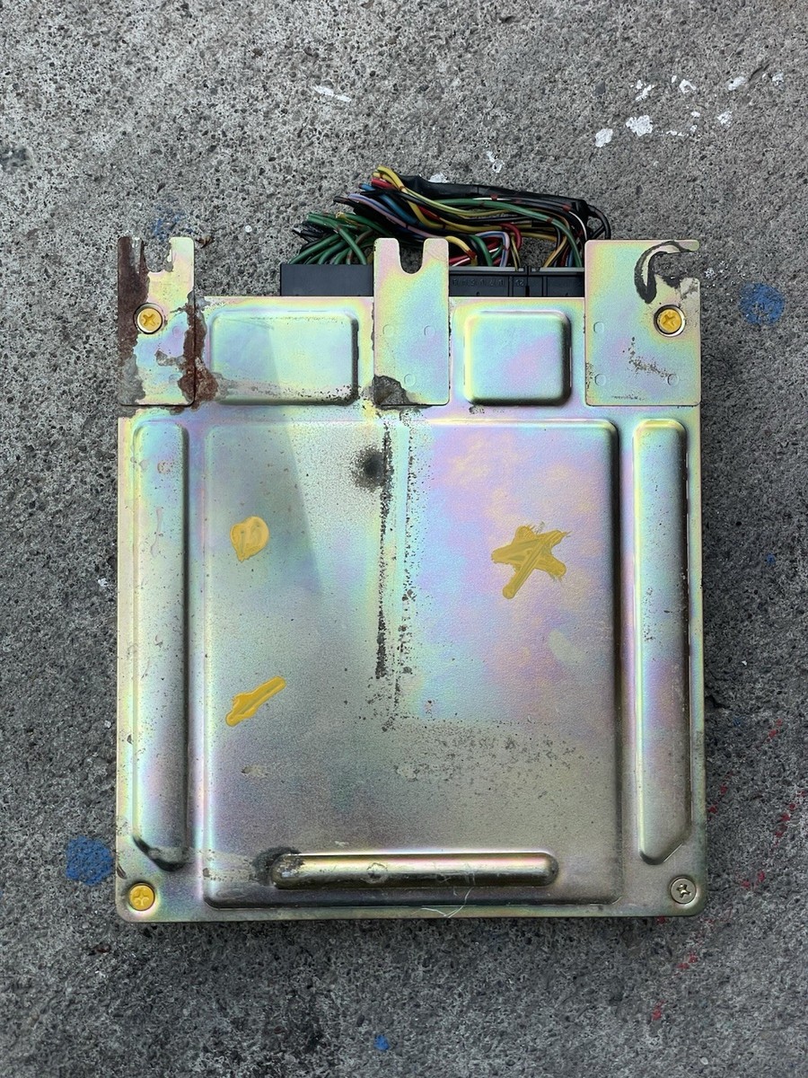 1984-1985 NISSAN 300ZX ENGINE COMPUTER MODULE ECU ECM PCM | A18
