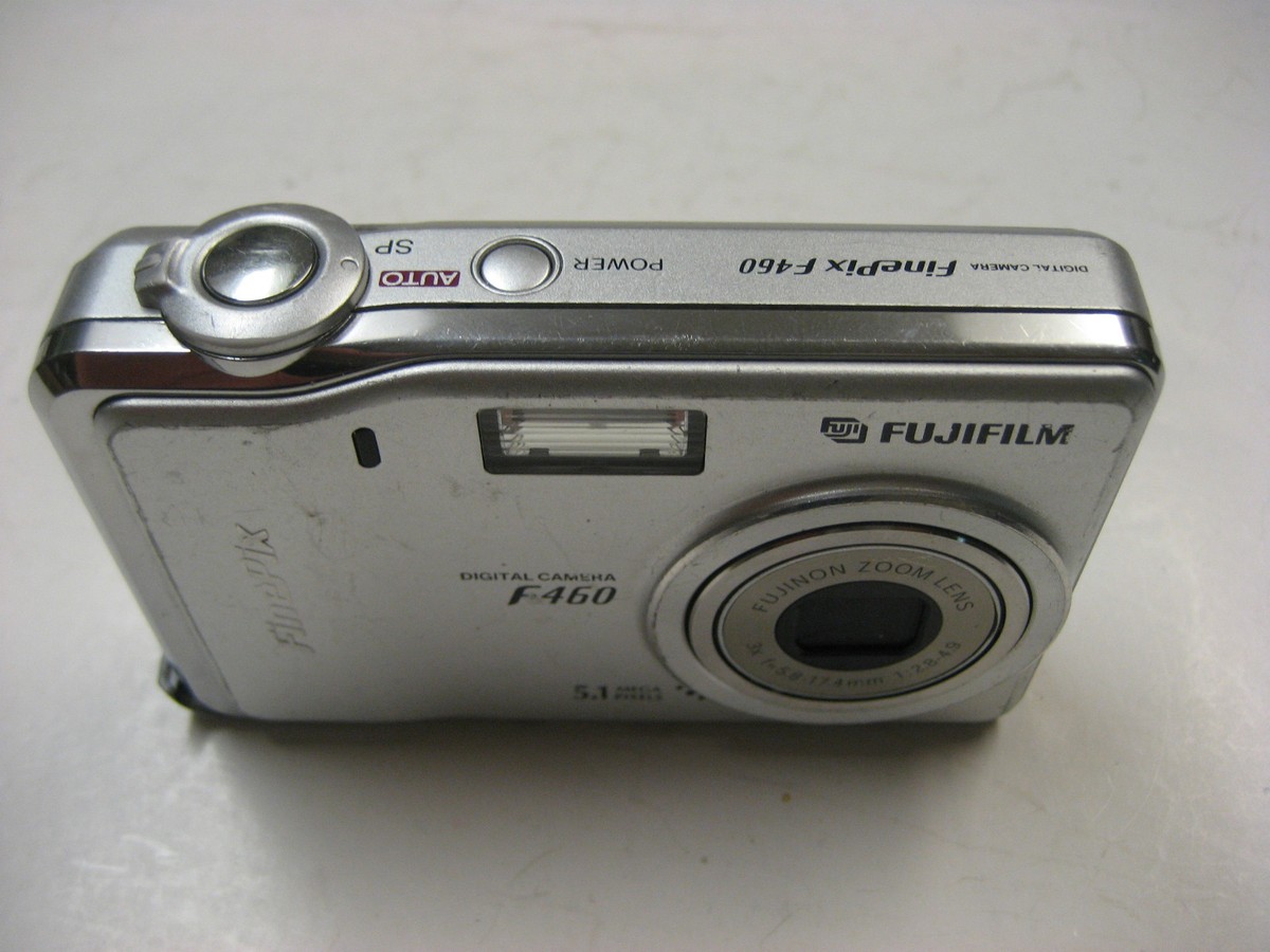 Fujifilm FinePix F460 5.1 MP Digital Camera - Silver 4902520281814