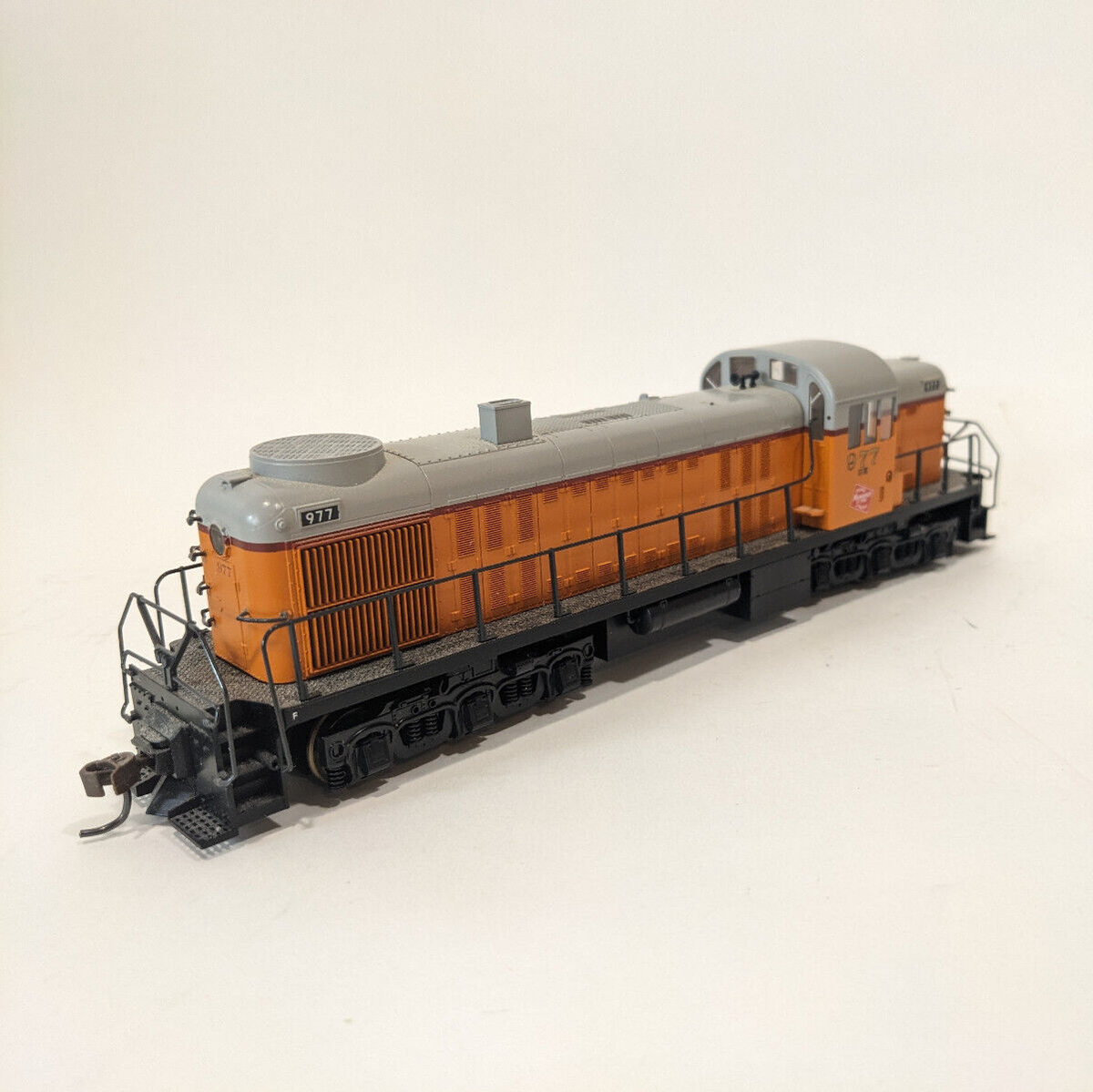 Kato HO Milwaukee Road Alco RSC-2 Diesel Locomotive #977 Tested | eBay