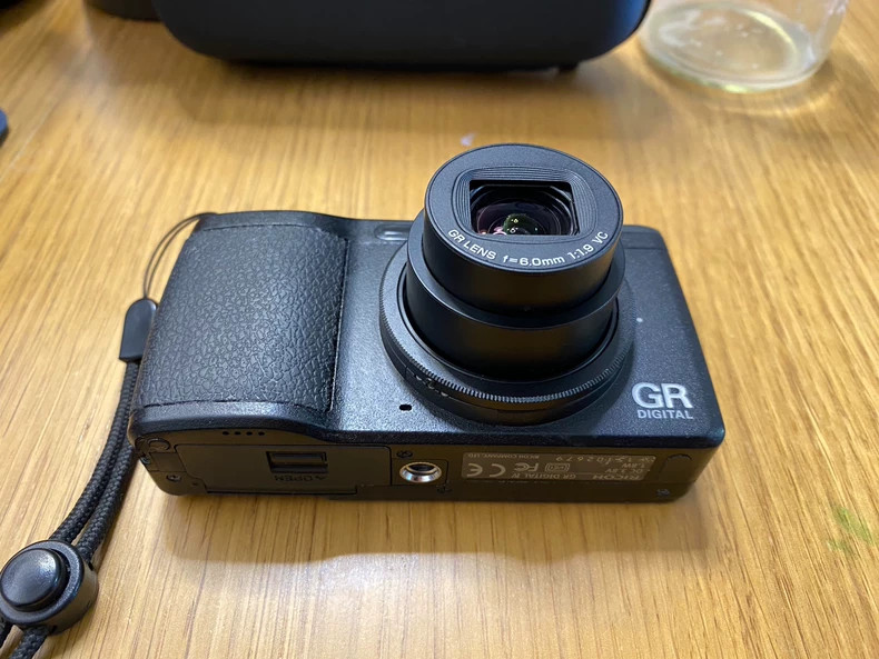 RICOH GR DIGITAL IV （GRD4）Point and Shoot Digital Compact Camera