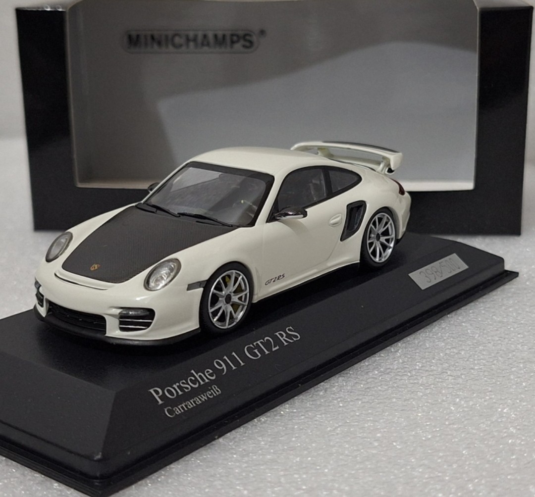 Porsche 911 (997.II) GT2 RS 2010 White/ Carbon 1:43 Minichamps