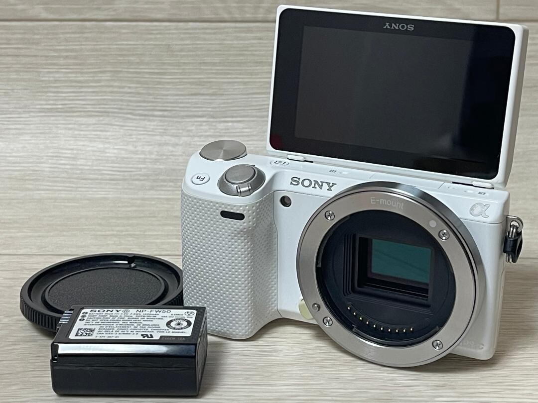 Sony a NEX-5T White 16.1 Digital Mirrorless Camera From Japan