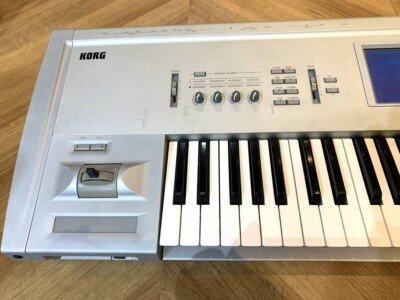 Korg Triton 61 key Synthesizer Music Workstation keyboard Music