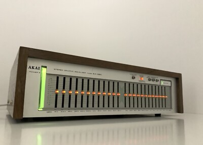 AKAI EA G90 Stereo Graphic Equalizer Rare Wood LED 2 Color Vintage