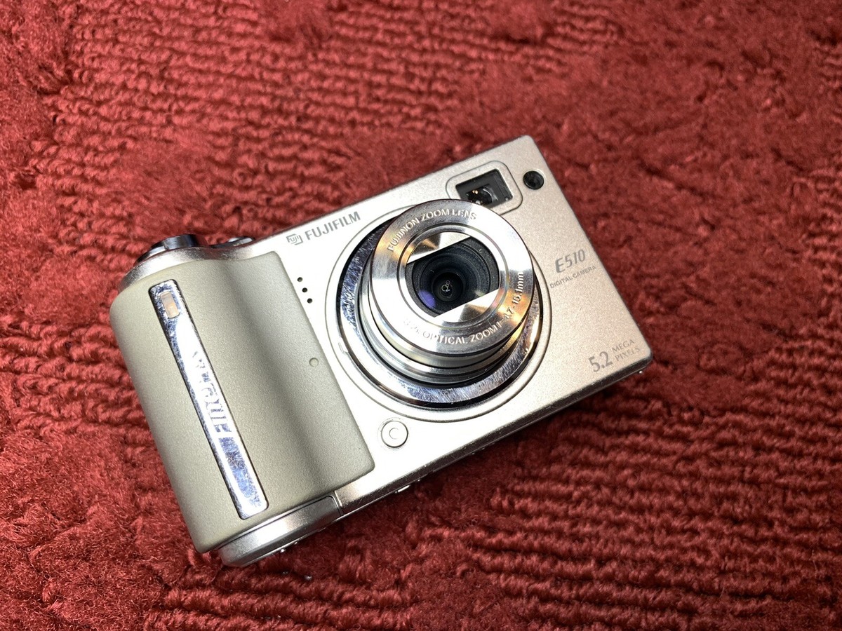 Fujifilm Finepix E510 Digital Camera 5.2MP Silver Tested Working