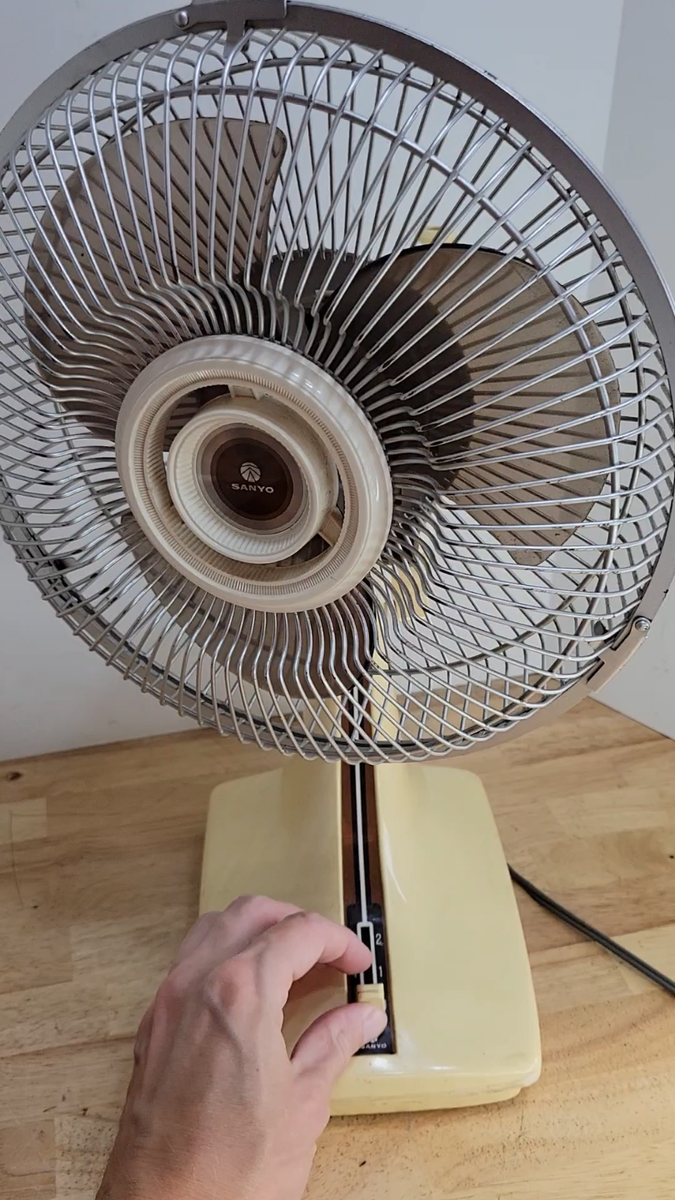 VTG Sanyo EF-C9 Electric Oscillating Fan Tabletop Desk 3-Speed 80s