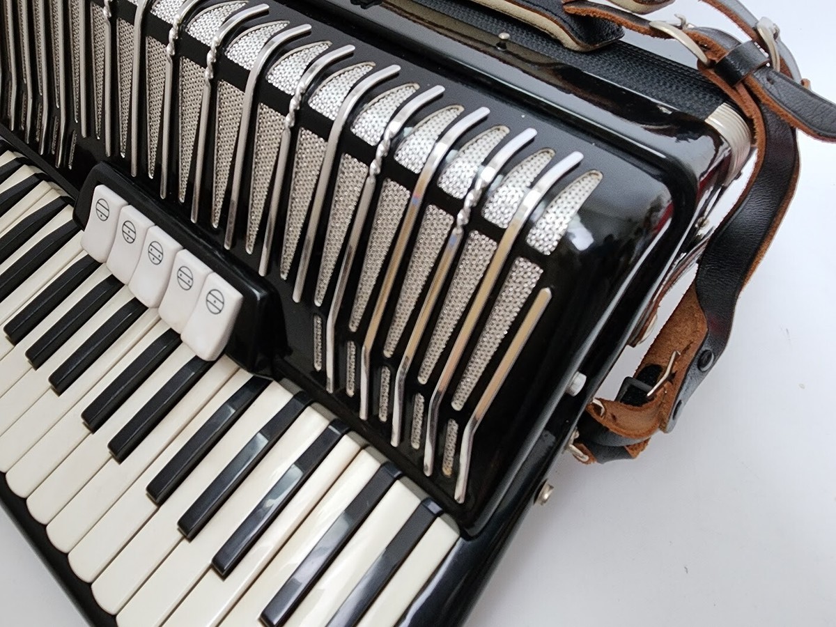 Yamaha Accordion YA-80 Black 34 keys 80 base | eBay