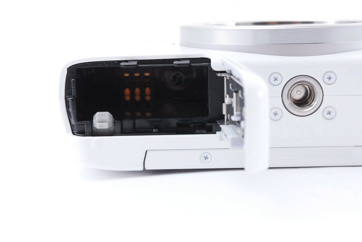 Canon EOS M10 18.0MP Mirrorless Digital Camera White Body Set Made