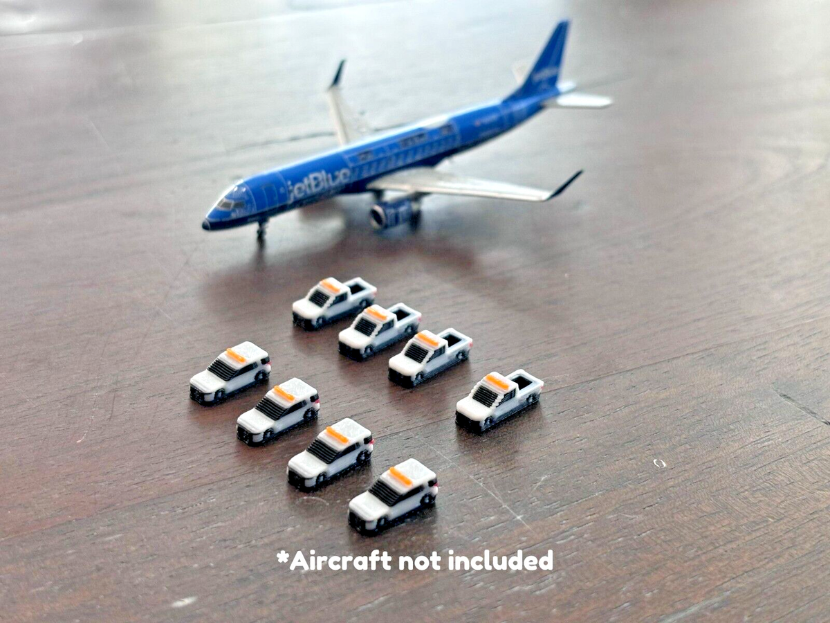 1:400 Model Airport Accessories - 8 Piece Airport Operations