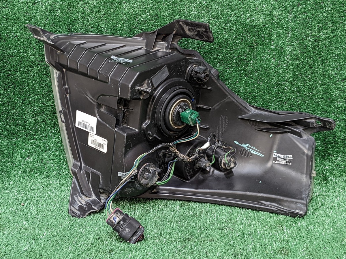 2007 2008 2009 Suzuki XL-7 XL7 Right Passenger Halogen Headlight