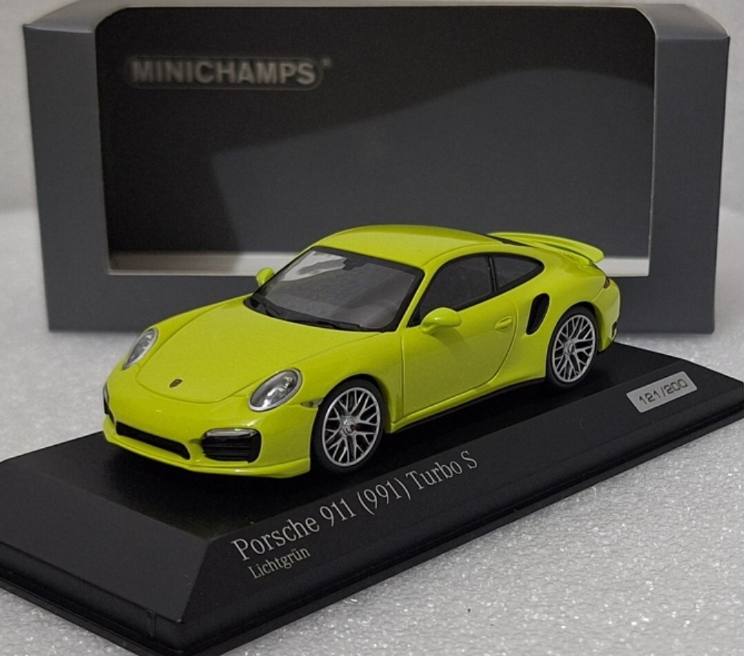 Porsche 911 (991) Turbo S Lemon Green 1:43 Minichamps 1 of 200 PCS