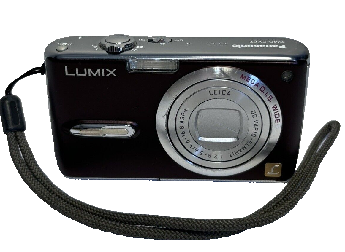 Panasonic LUMIX DMC-FX07 7.2MP Digital Camera FOR PARTS NOT