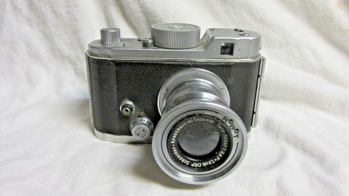VINTAGE 1940s Berning Robot: Robot II CAMERA WITH ROBOT 3.8 F=7.5